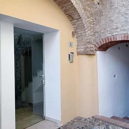 Mansarda In Piazzetta Centro Storico Manerba del Garda